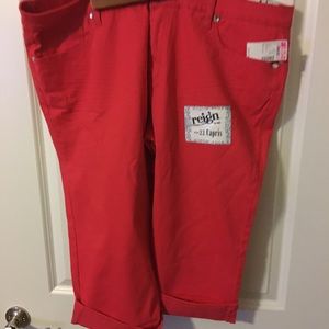 Red capris